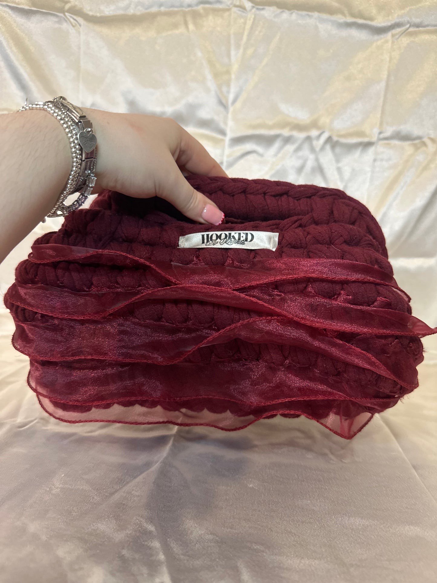 PRAGUE - large - burgundy with burgundy frills♥️