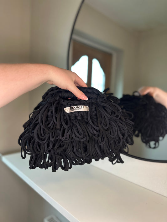 PRAGUE - black loopy - small