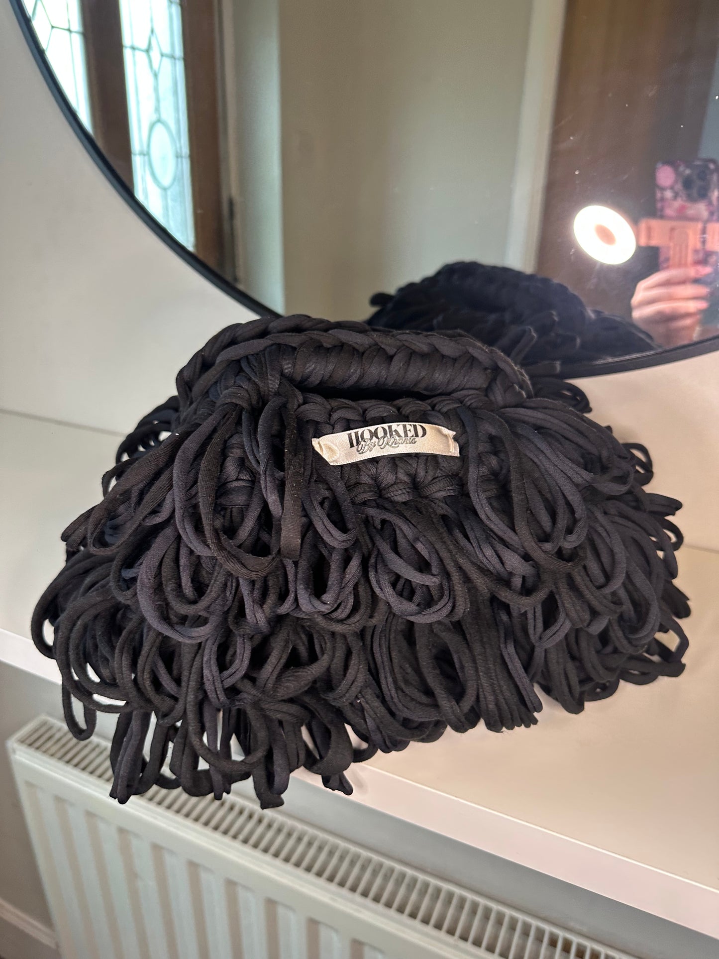 PRAGUE - black loopy - small