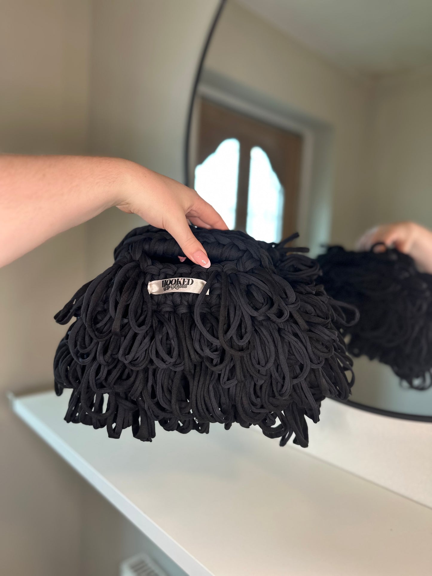 PRAGUE - black loopy - small