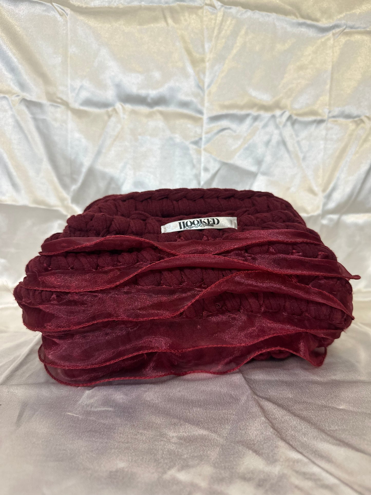 PRAGUE - large - burgundy with burgundy frills♥️